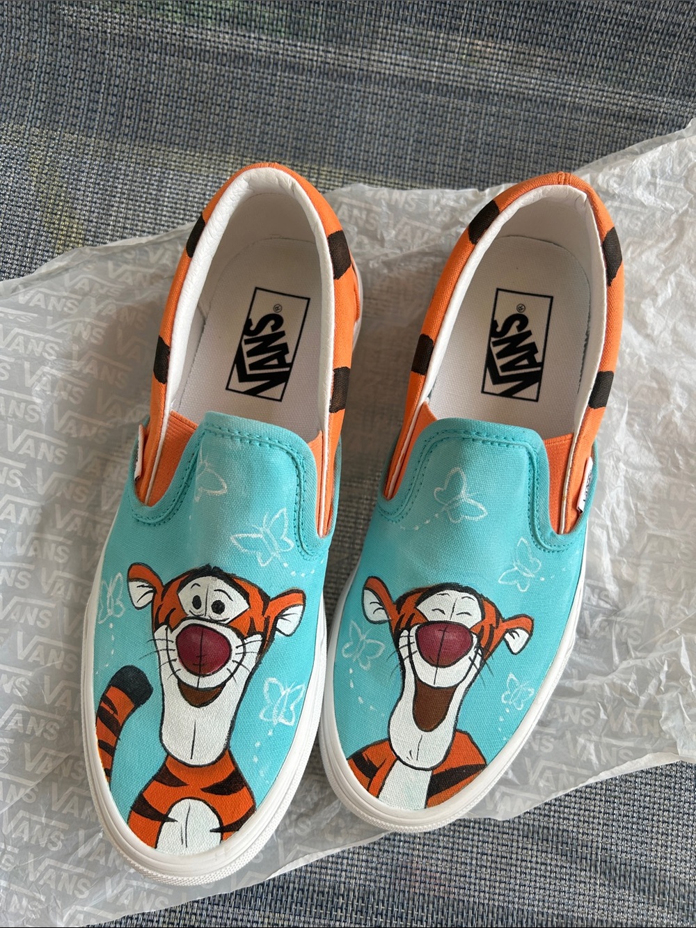ADULTS Hand-painted Tigger Vans Disney